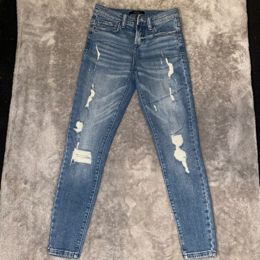 Distressed skinny jeans